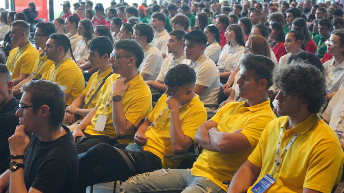 Parte de los 188 alumnos de FP de toda la Comunidad que participarán estos días en los skilss. J. NOTARIO