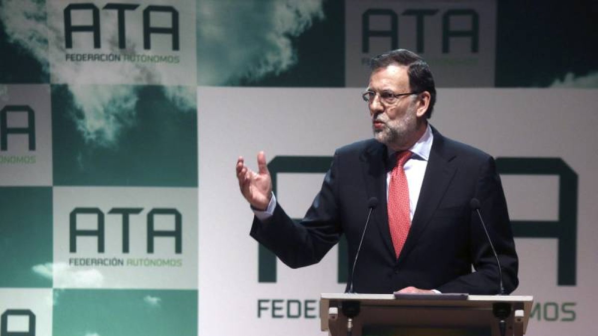 El presidente del Gobierno, Mariano Rajoy, durante su intervención en la clausura el II Foro de Emprendedores y Autónomos, organizado por la federación nacional de trabajadores autónomos ATA, que se ha celebrado en Córdoba.