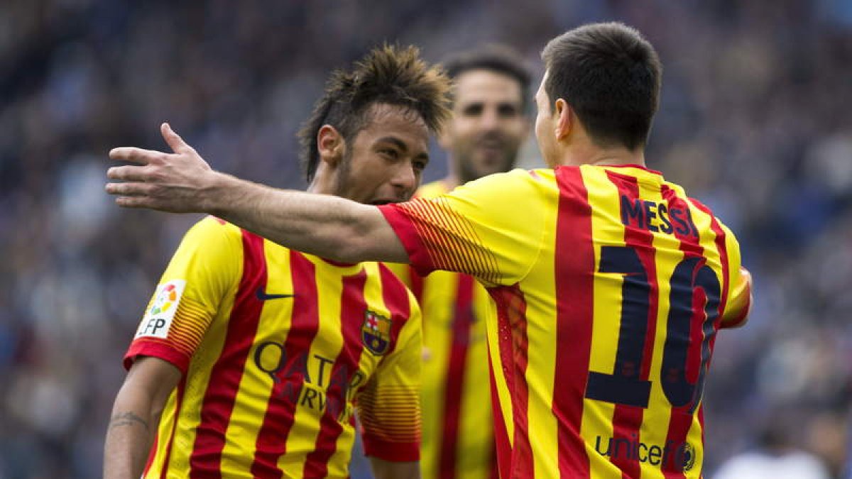 Lionel Messi celebra con Neymar el gol que supuso la victoria frente al Espanyol.
