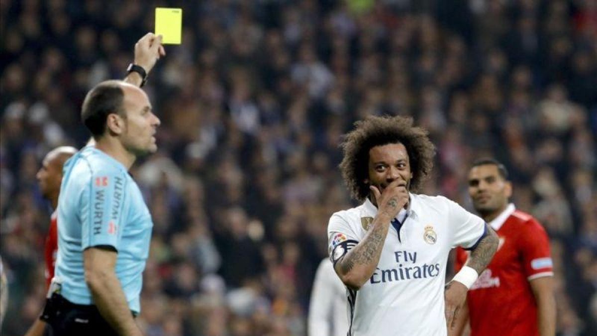 Mateu Lahoz, en el Santiago Bernabéu.