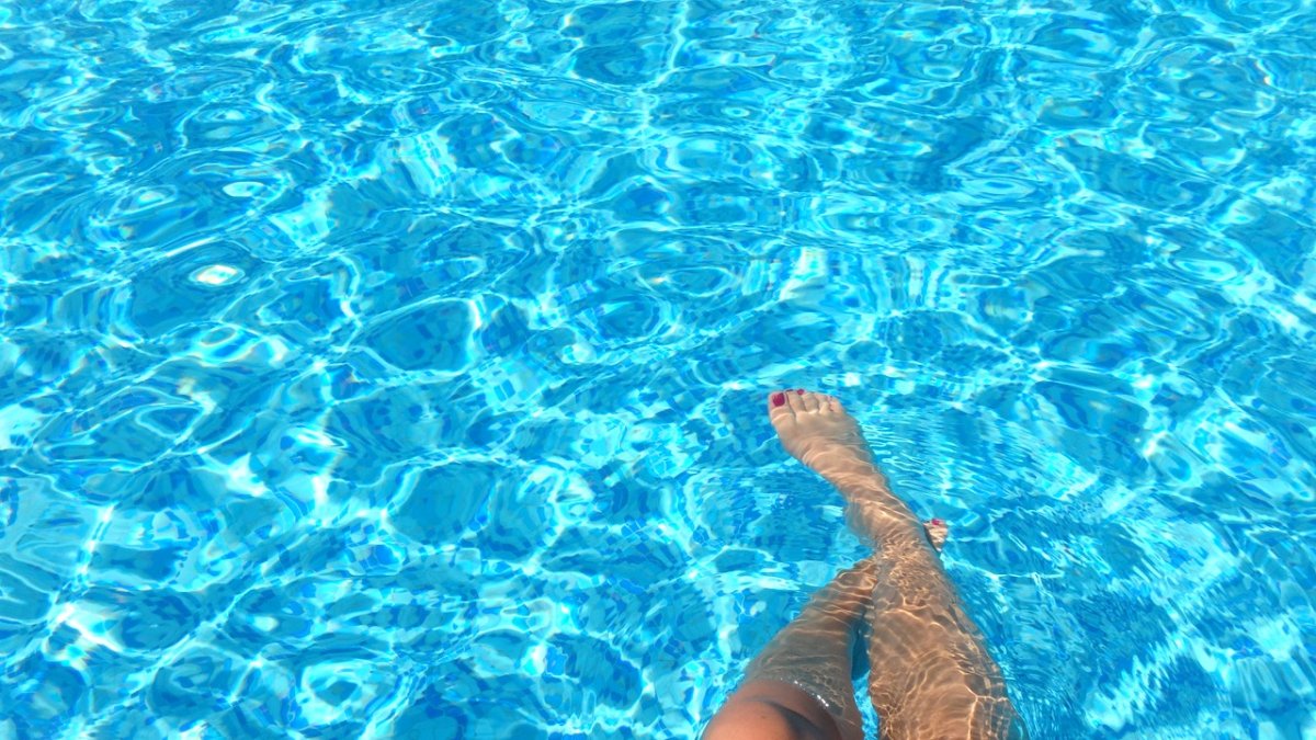 5 claves para tener el agua de tu piscina transparente este verano