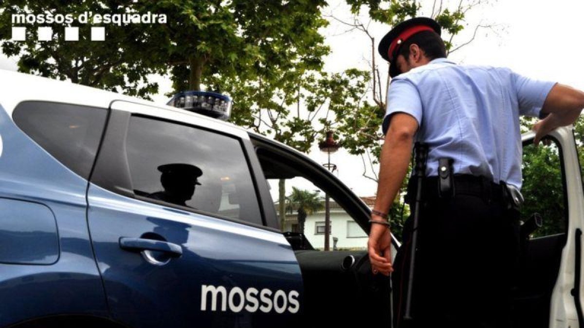 Un agente de los Mossos.