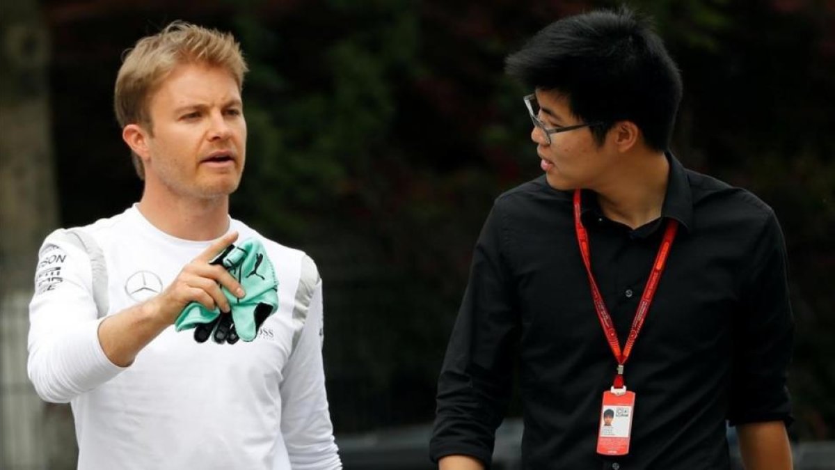 Rosberg, durante su paseo mantinal en el Gran Premio de China.