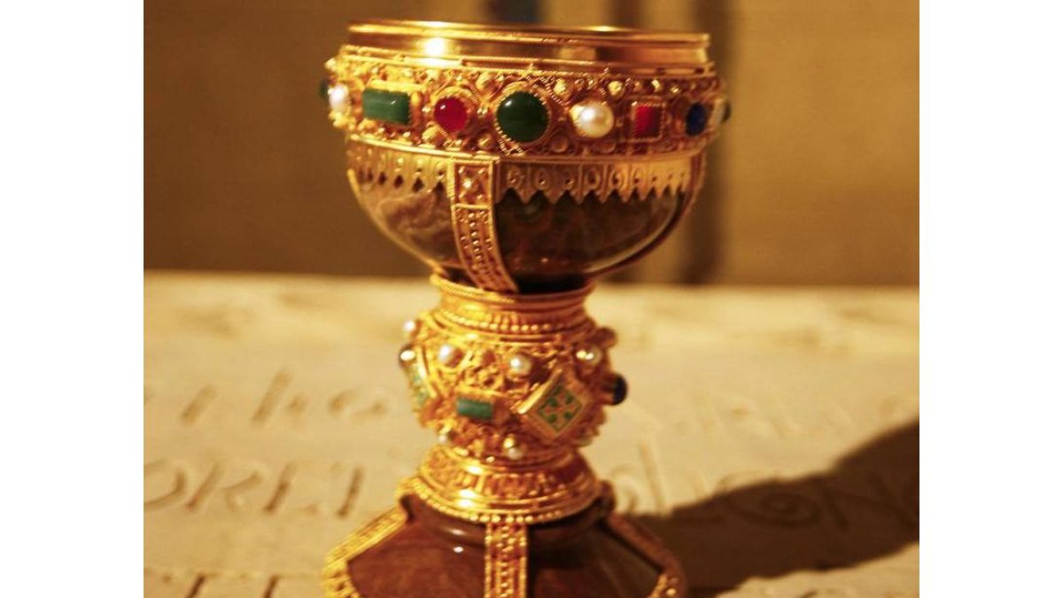 El cáliz de Doña Urraca, una de las joyas de San Isidoro, es el Santo Grial
