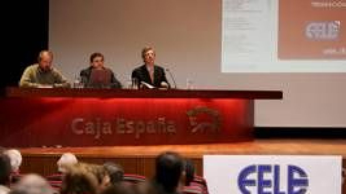Ignacio Tejera, José Manuel Zugaza y Javier Ajenjo, durante la conferencia de ayer