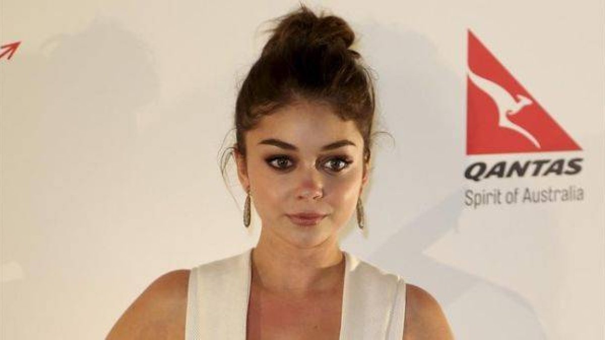 La actriz de 'Modern family' Sarah Hyland, durante el acto de promoción en el que fue agredida.