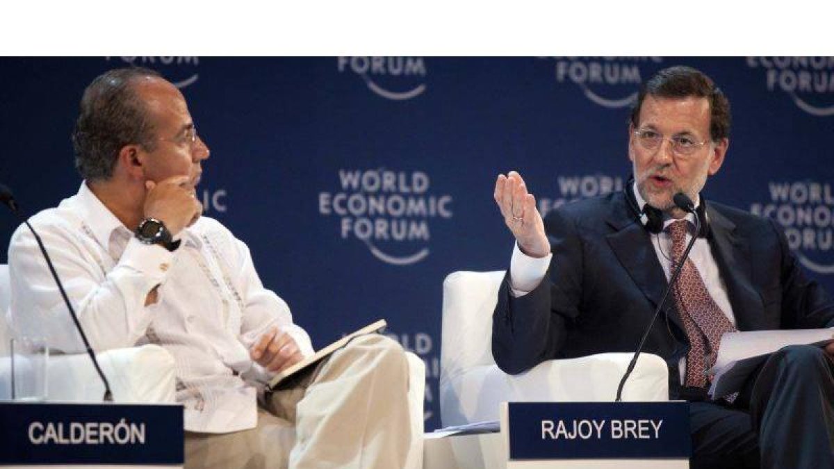 Mariano Rajoy junto a Felipe Calderón en el Foro Económico Mundial.