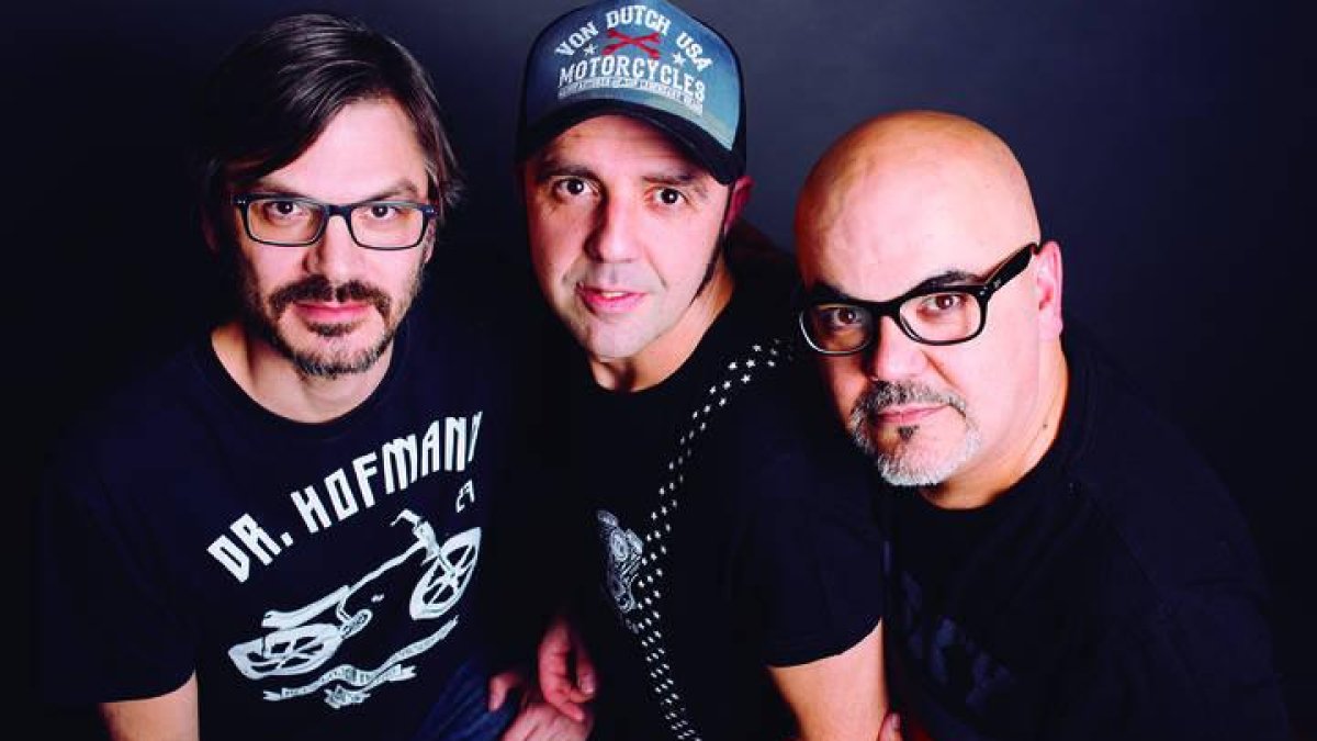 Los tres miembros del renovado grupo leonés El Método, hoy en concierto