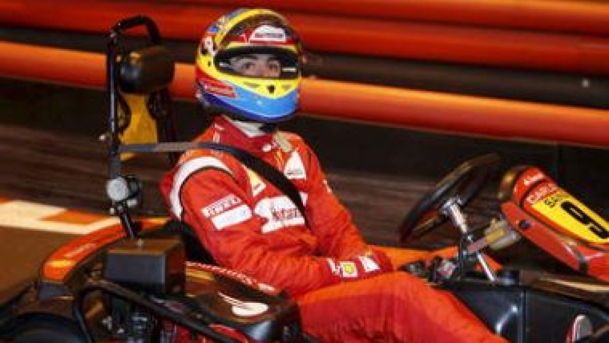 Alonso participó ayer en una carrera de karts en Madrid organizada por el Banco de Santander.