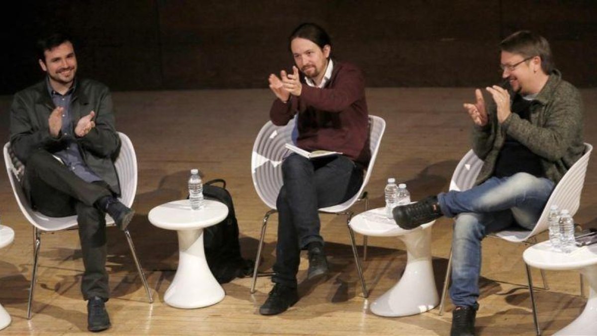 Alberto Garzón, Pablo Iglesias y Xavier Domènech, este viernes, en el debate celebrado en Madrid sobre las confluencias.