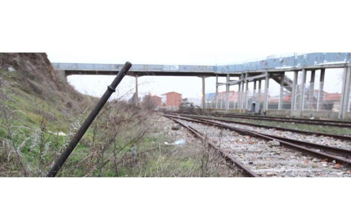 Línea ferroviaria de la antigua Vía de la Plata que unía Plasencia y Astorga. RAMIRO