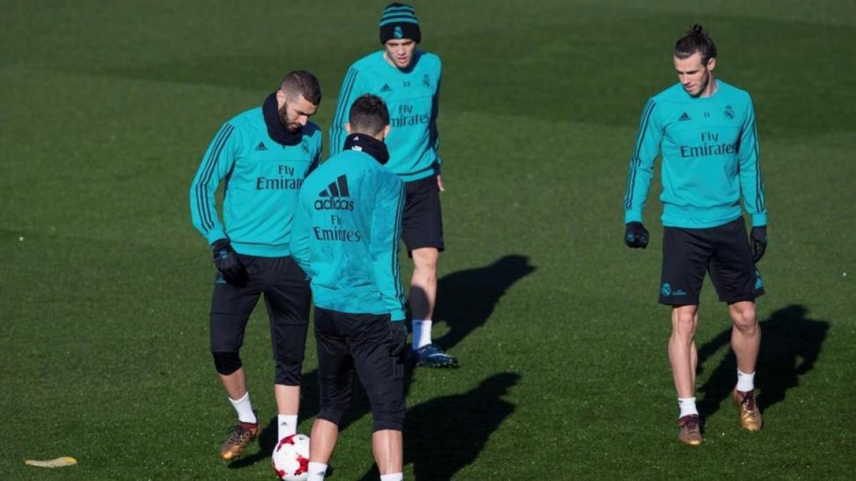 Bale, Cristiano y Benzema, con Kovacic, en el entrenamiento del miércoles del Madrid.