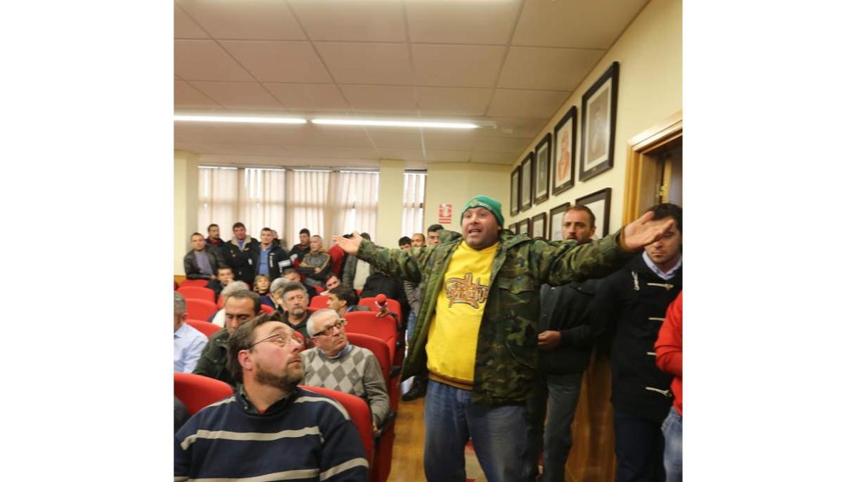 Mineros de Alto Bierzo increparon al delegado de la Junta.