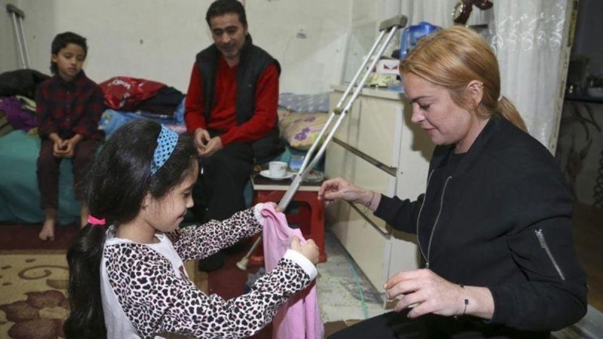 Lindsay Lohan en un centro de acogida de refugiados sirios.