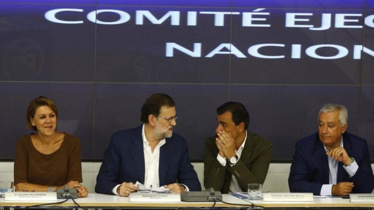 Mariano Rajoy y varios integrantes de la cúpula del PP en la reunión del comité ejecutivo conservador.