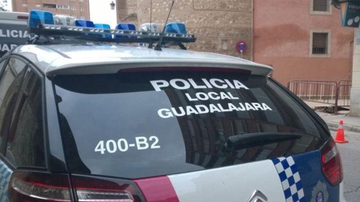 Un vehículo de la Policía local de Guadalajara.