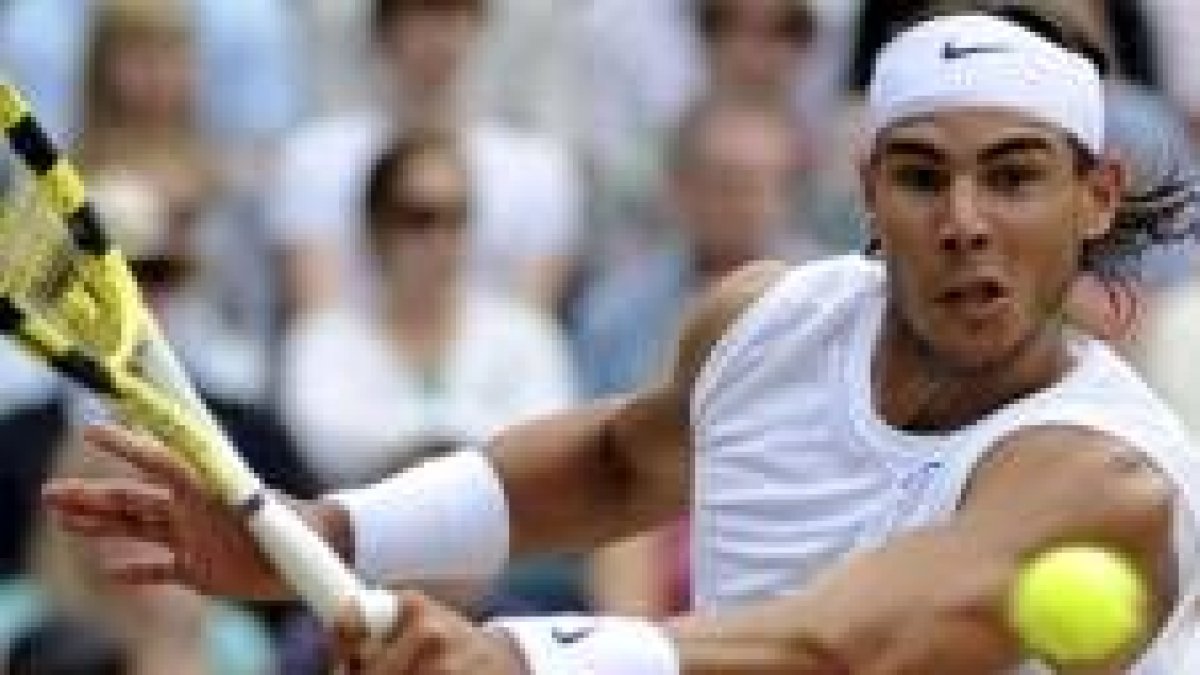 Rafael Nadal se impuso en tres sets al alemán Schuettler y se clasificó para la final de Wimbledon