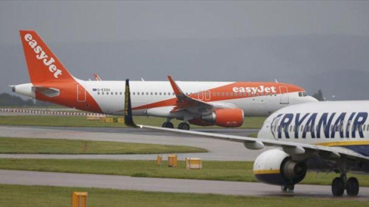 Aparatos de EasyJet y Ryanair, compañías low cost.