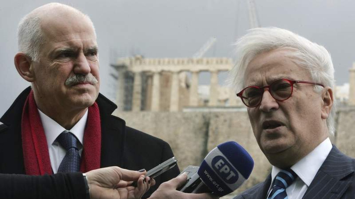 Papandreu y Swoboda atienden a los medios tras el encuentro en el Museo Acrópolis.
