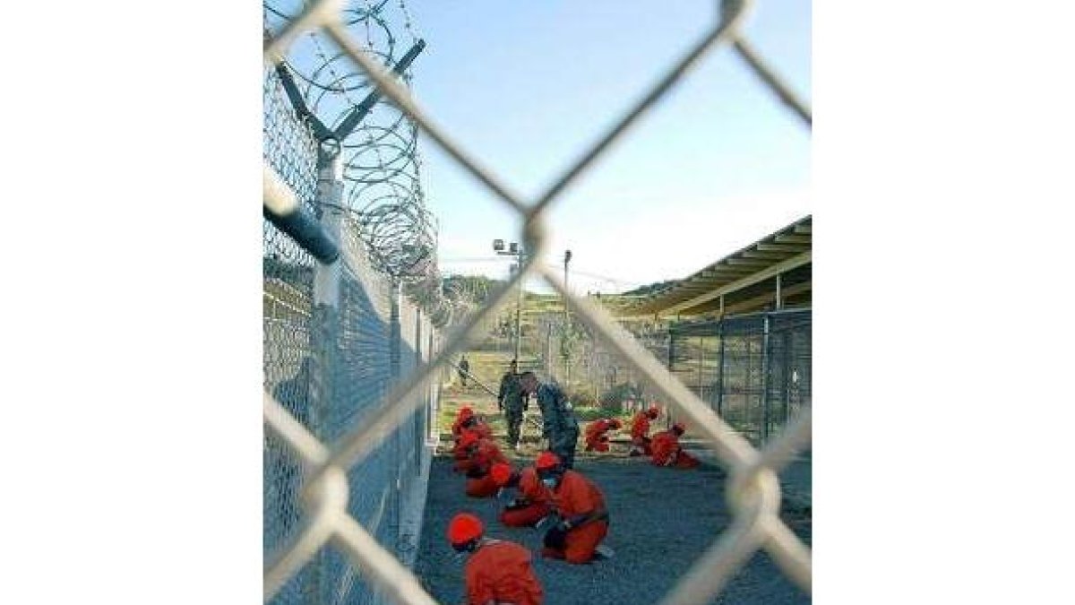 Varios detenidos en Guantánamo, en una imagen de archivo