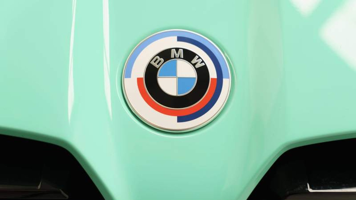 Los accesorios M Performace y la tonalidad exterior ‘Mint Green’ enfatizan, más si cabe, el ADN de carreras en el M4 Competition Coupé. BMW