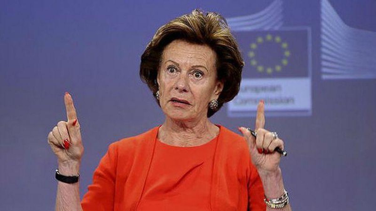 La excomisaria europea de Agenda Digital, Neelie Kroes, durante una rueda de prensa en Bruselas cuando era comisaria.