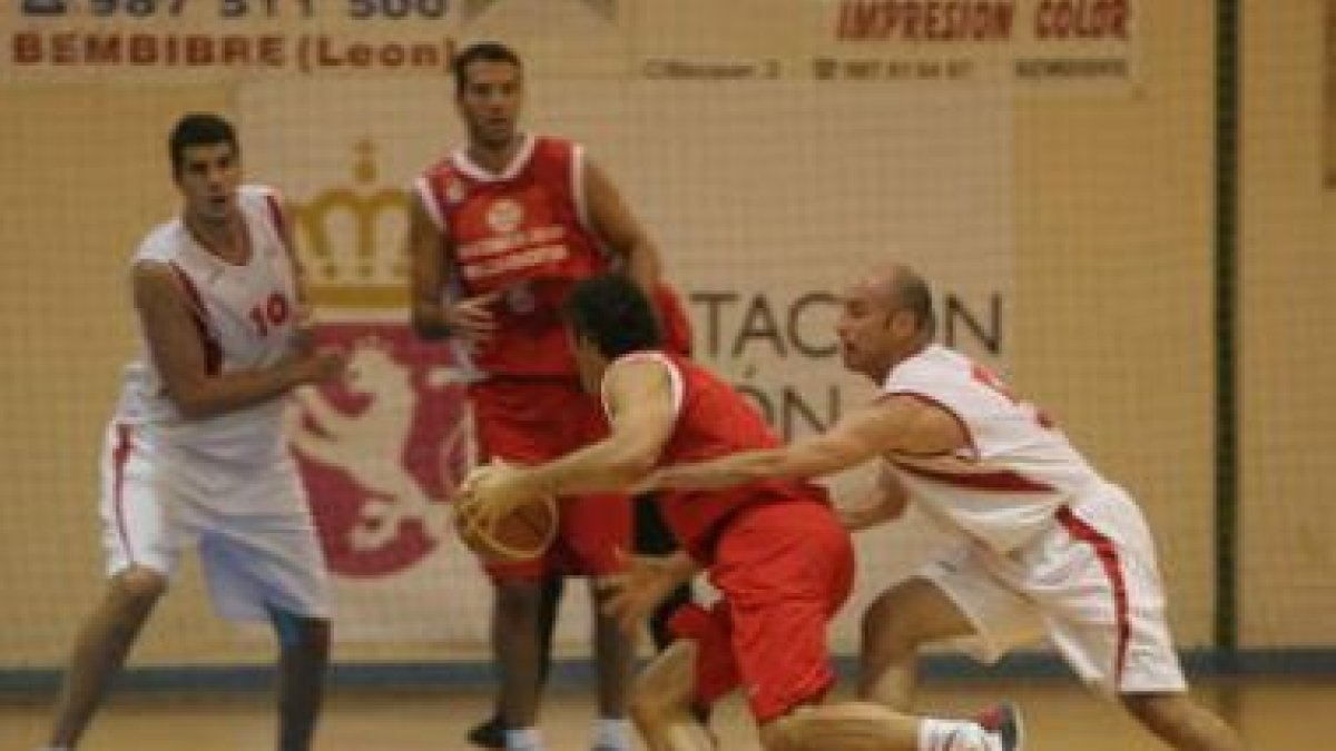 León y Obradoiro se vieron las caras en pretemporada con victoria amplia de los gallegos.