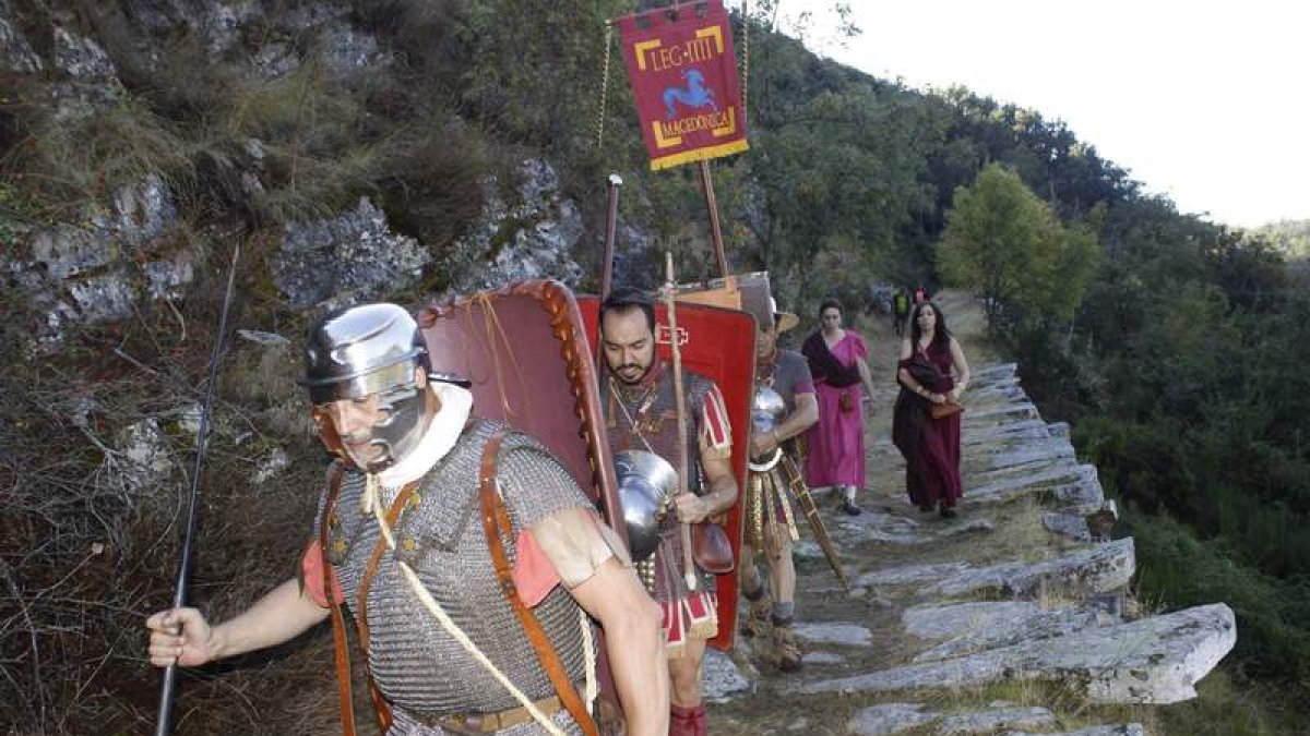 La Legio IV Macedónica transita por la calzada romana de Crémenes. CAMPOS