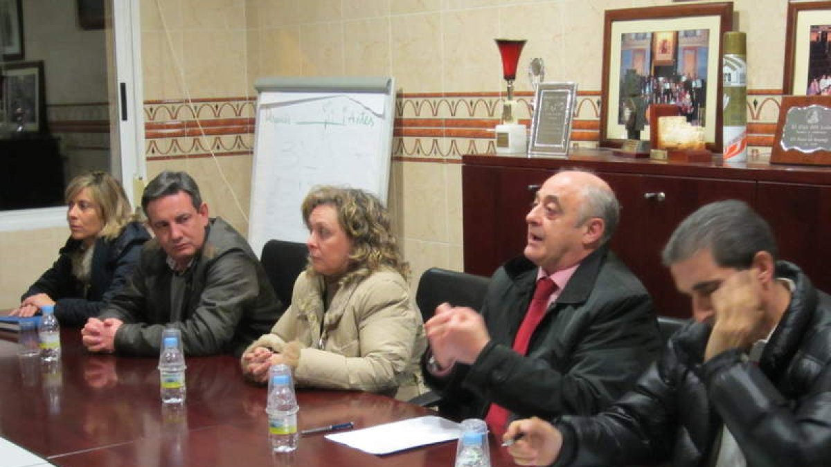 Imagen de la última reunión del alcalde y concejales de San Andrés con los vecinos del Ferral.