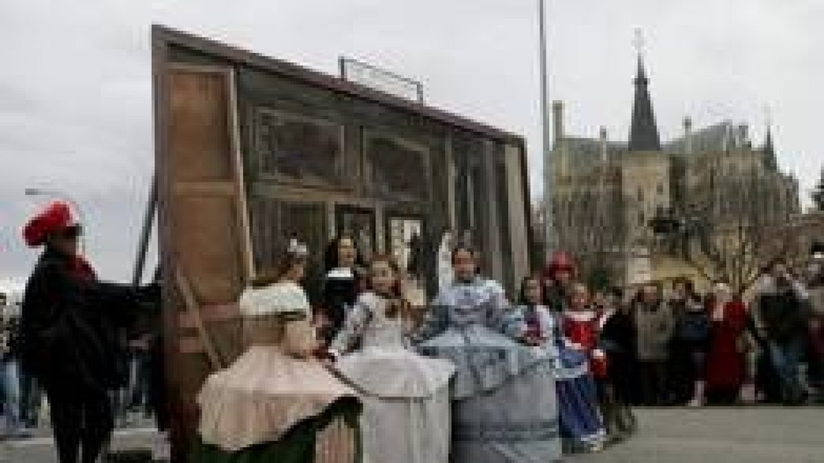 Ni Velázquez ni sus Meninas se quisieron perder el desfile del Sábado de Piñata