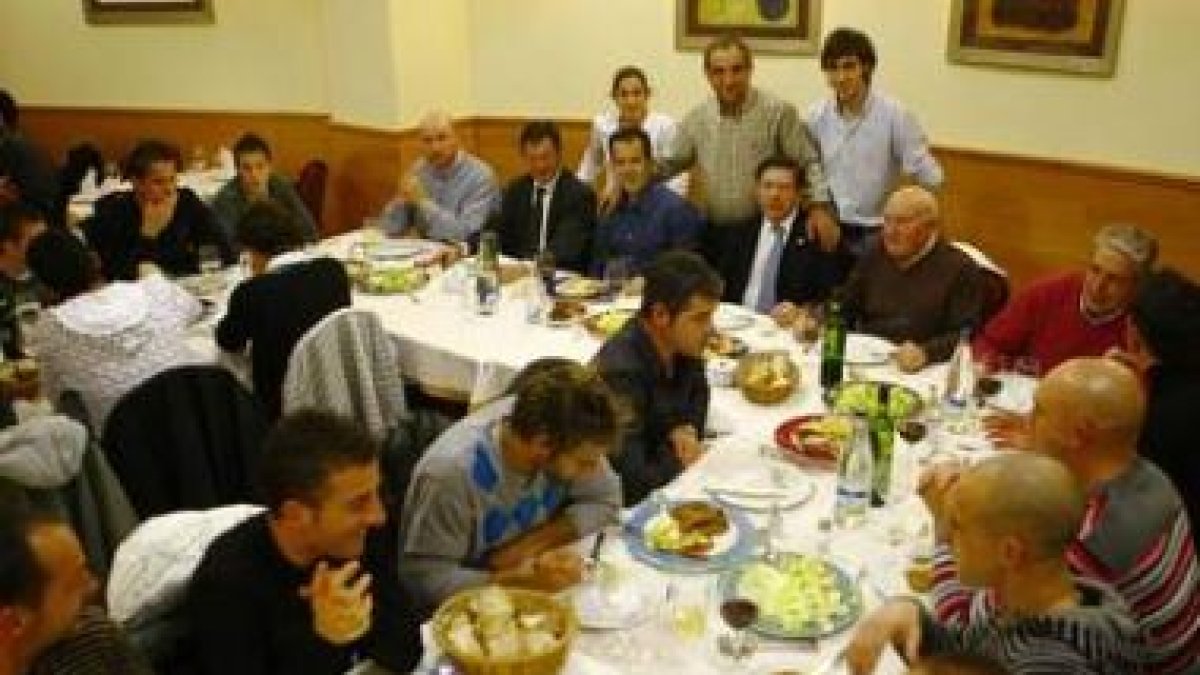 Casa Rafa acogió una cena en la que el popular hostelero quiso mostrar con su invitación el apoyo al