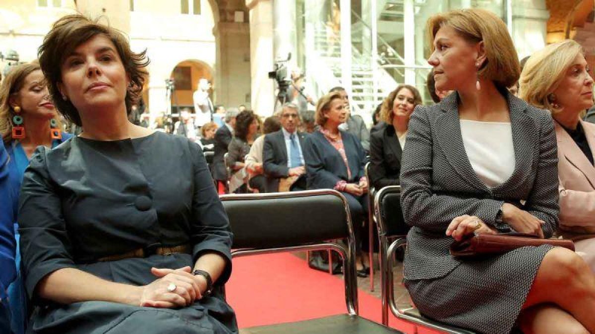 Las dos mujeres con más peso del PP convierten su rivalidad en una guerra abierta por el liderazgo del Partido.