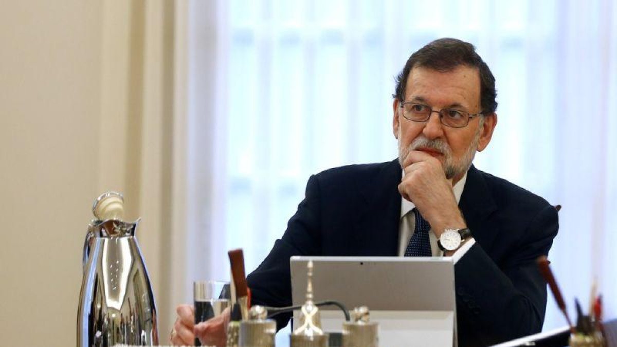 Rajoy, durante el Consejo de Ministros extraordinario de este miércoles.