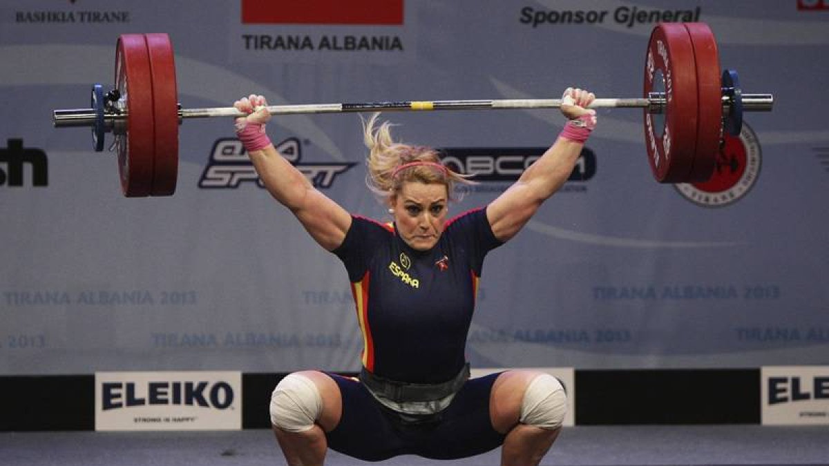 Lidia Valentín durante uno de sus levantamientos.