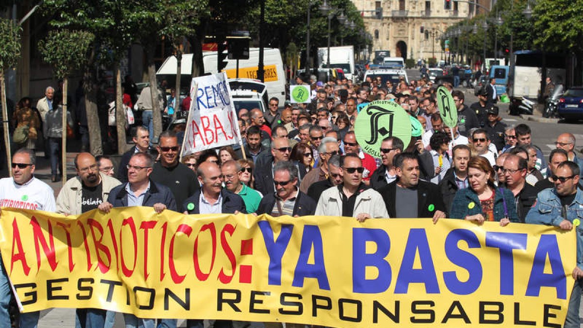 Trabajadores de Antibióticos, en una de las protestas que realizaron en primavera para reclamar un futuro para la fábrica.