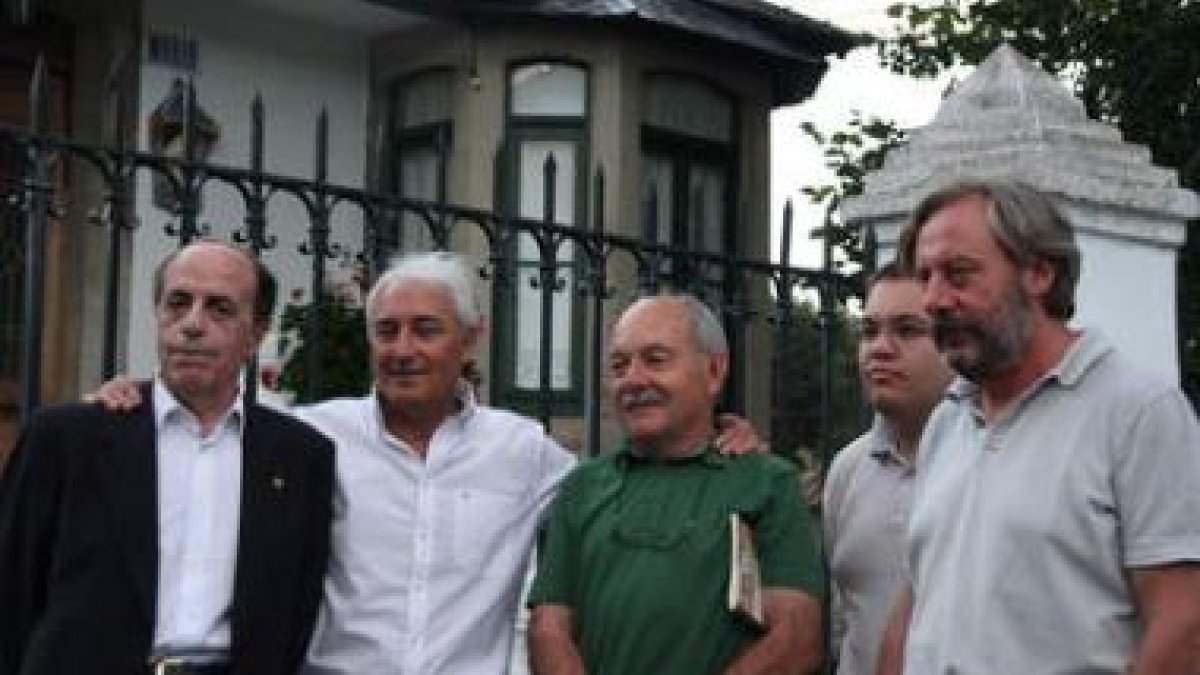 Fernando Alonso, José María Hidalgo, Julio Álvarez Rubio, Víctor del Reguero y Julio Llamazares, en