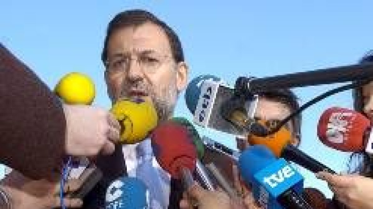 Mariano Rajoy contesta a la prensa sobre la intervención de Zapatero en la comisión de investigación