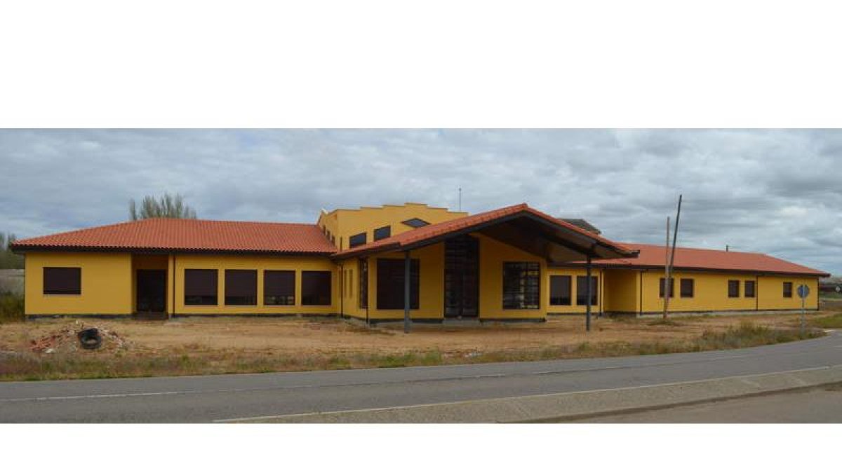 Imagen que presenta actualmente el nuevo edificio de la residencia de mayores de Toral de los Guzmanes. MEDINA