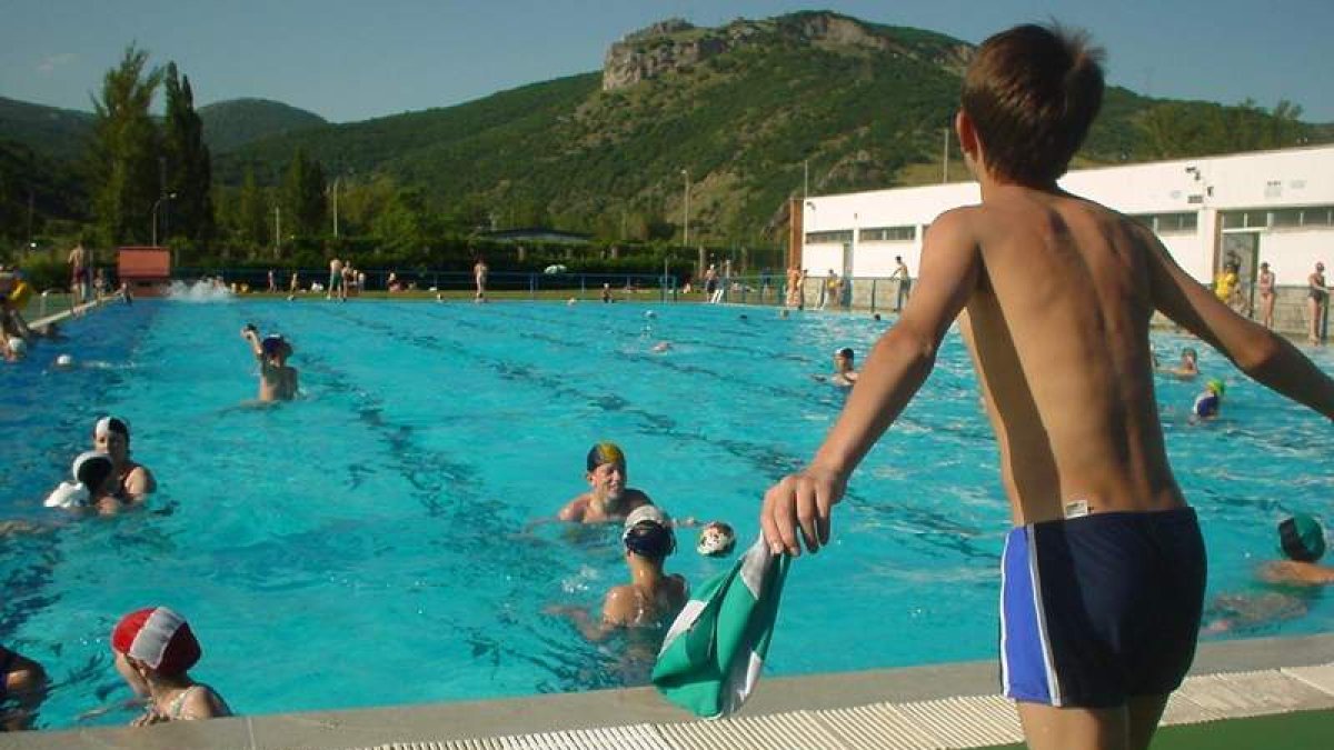 Imagen de las piscinas durante el verano. BARRIO