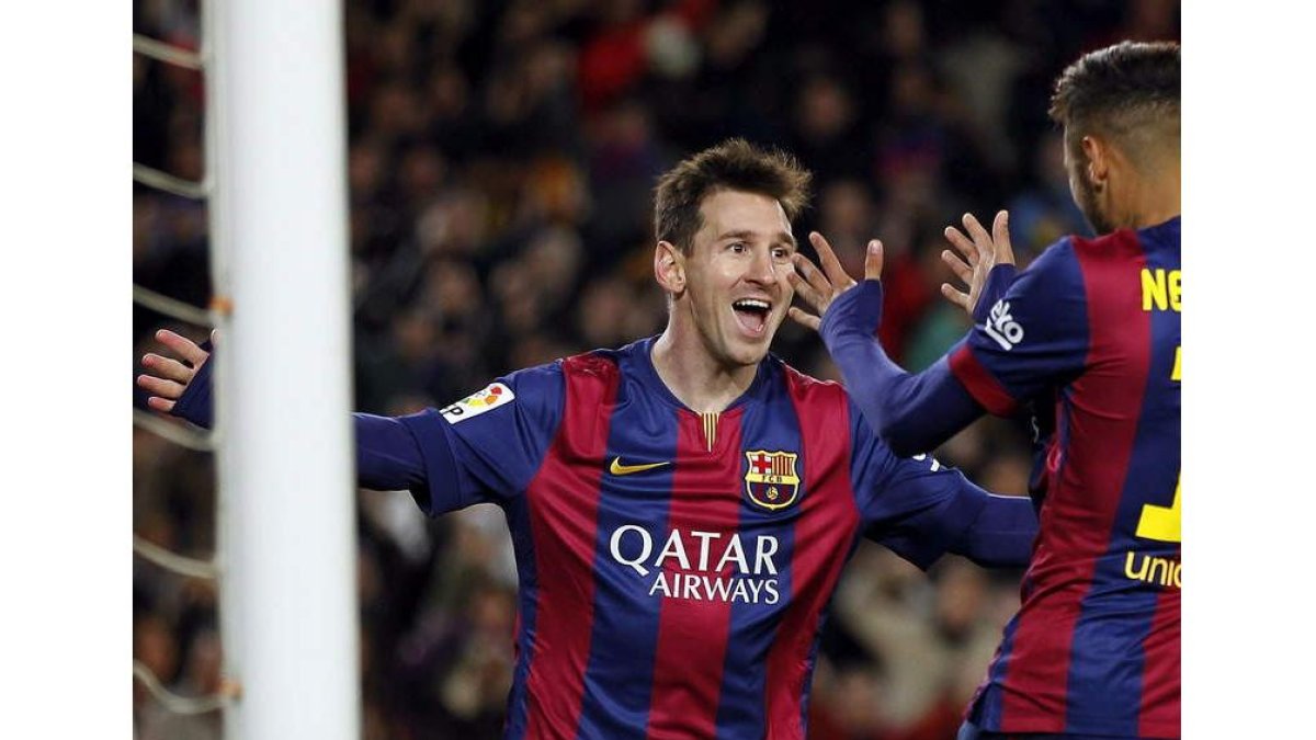 Messi celebra con Neymar el primer gol del argentino frente al Espanyol.