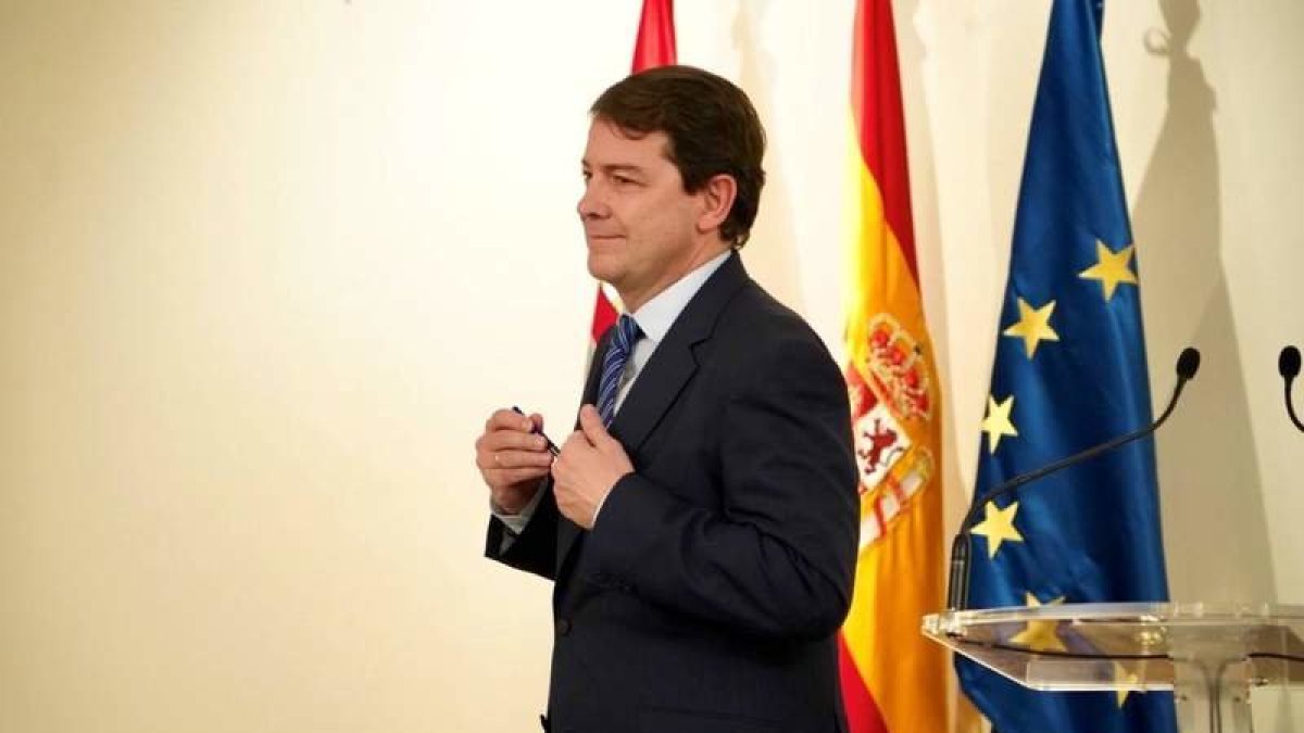 Mañueco, presidente de la Junta de Castilla y León, informa de su conversación con Sánchez.