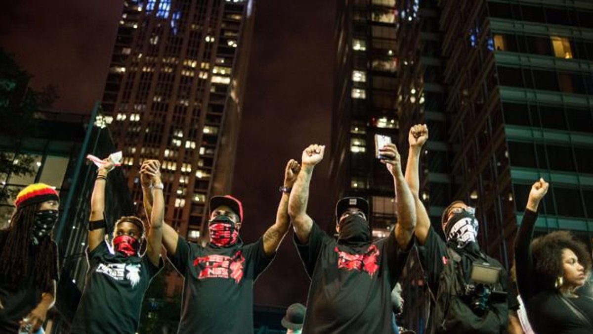 Tercera noche de protestas en Charlotte (EEUU).