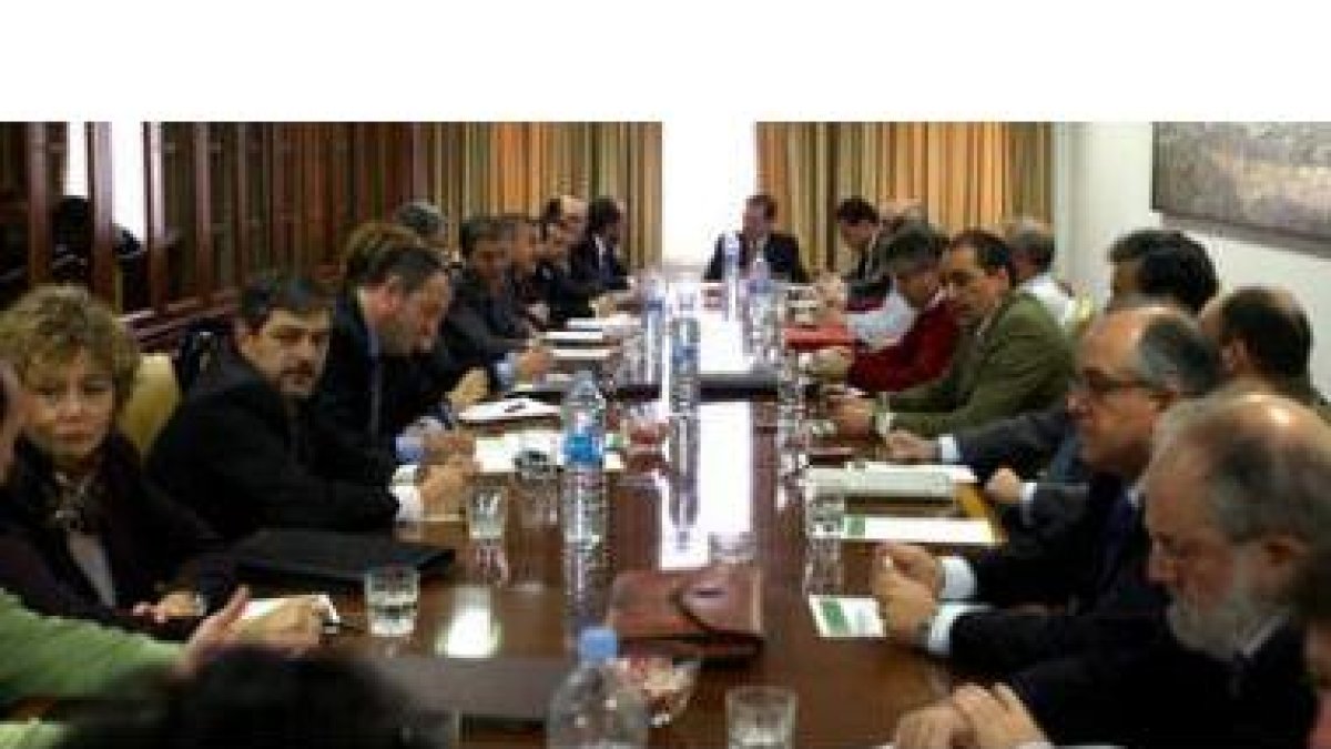 La mesa laboral volvió a reunir en Madrid a los representantes de los trabajadores y de las dos caja
