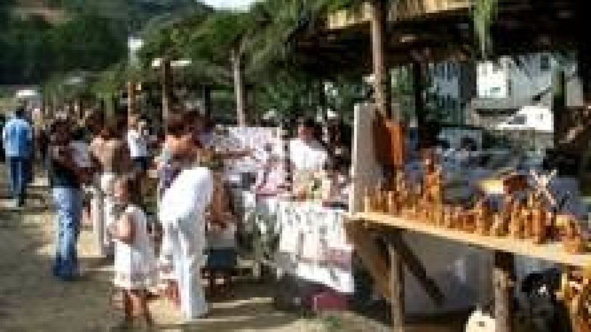 Cientos de personas visitaron el pasado año el mercado tsacianiego de San Miguel de Laciana