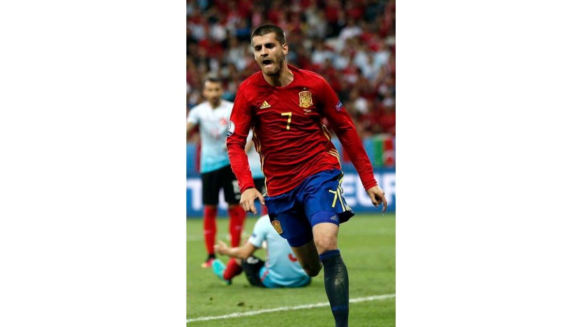 Morata se reivindicó frente a Turquía anotando dos de los tres goles de España. BOZOGLU