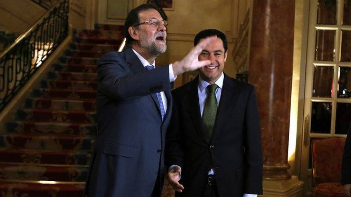 Rajoy, durante la presentación del presidente del PP andaluz, Juan Manuel Moreno, en los desayunos del Foro Nueva Economía, este miércoles.