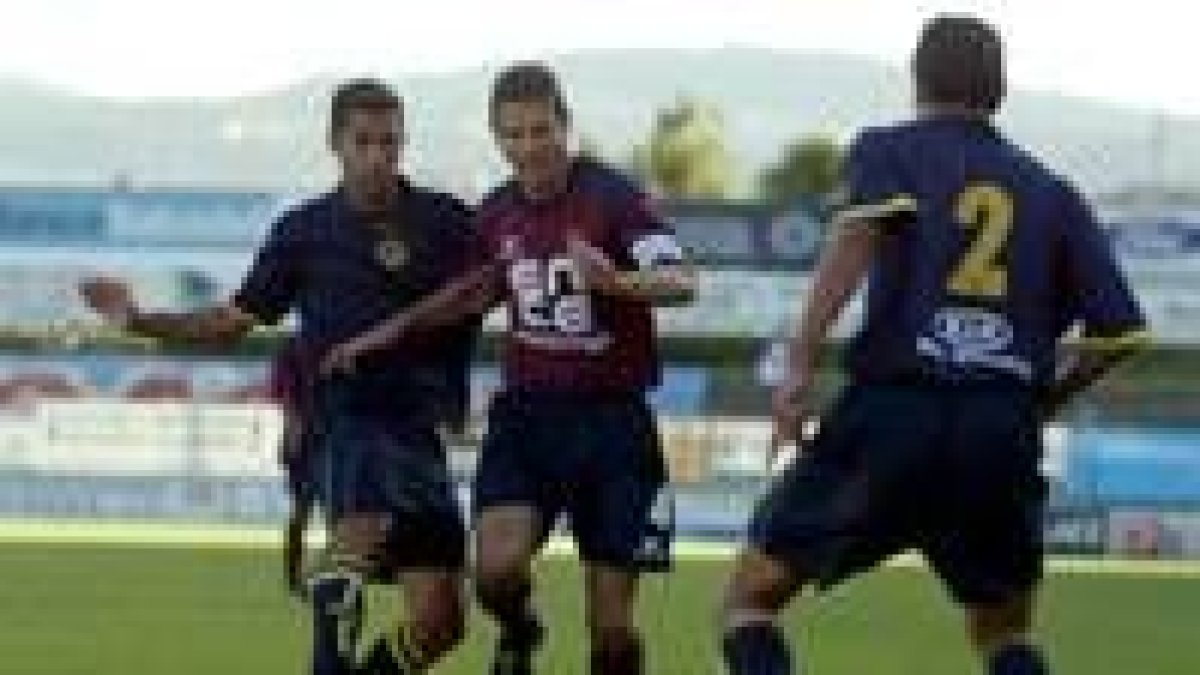 Fede Bahón jugando en la última temporada con el Pontevedra ante el Universidad de Las Palmas