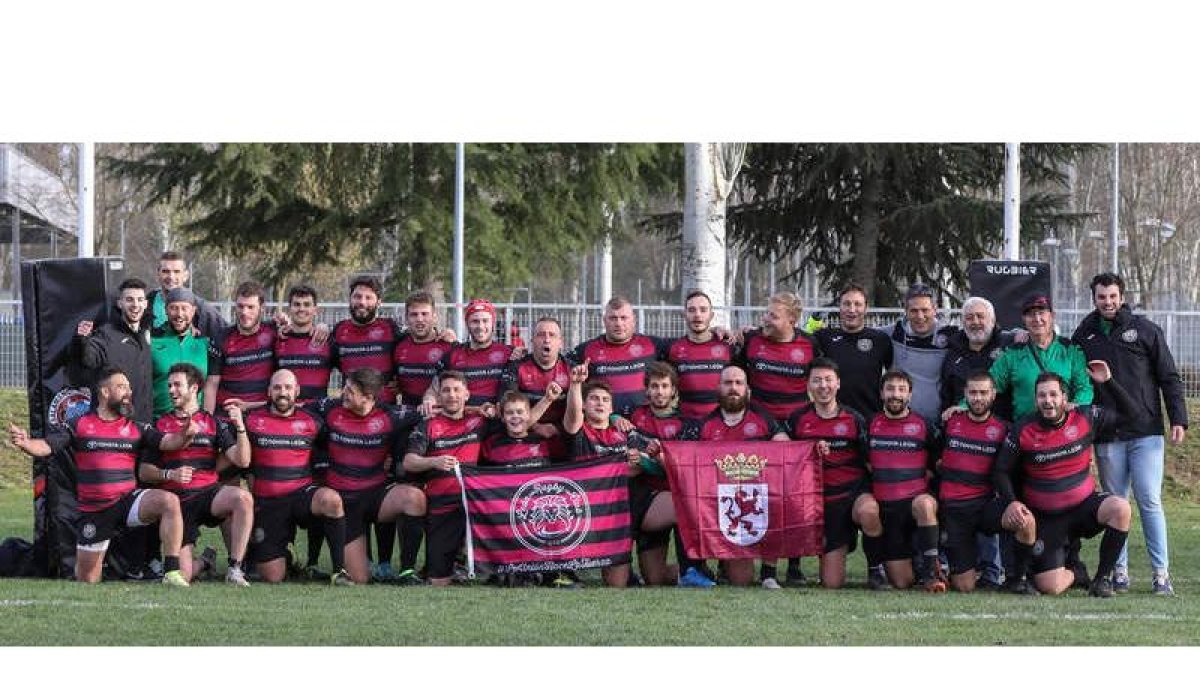 Formación del León Rugby Club que se ha proclamado campeón de Castilla y León logrando el billete para la fase de ascenso. DL