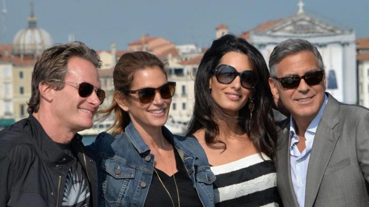 De izquierda a derecha, Rande Gerber, Cindy Crawford, Amal Alamuddin y George Clooney, el 26 de septiembre del 2014 en Venecia.