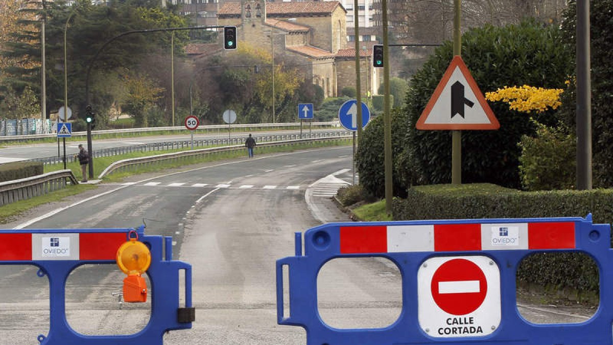 El Ayuntamiento de Oviedo cerró al tráfico la salida y entrada a Oviedo a través de la autopista